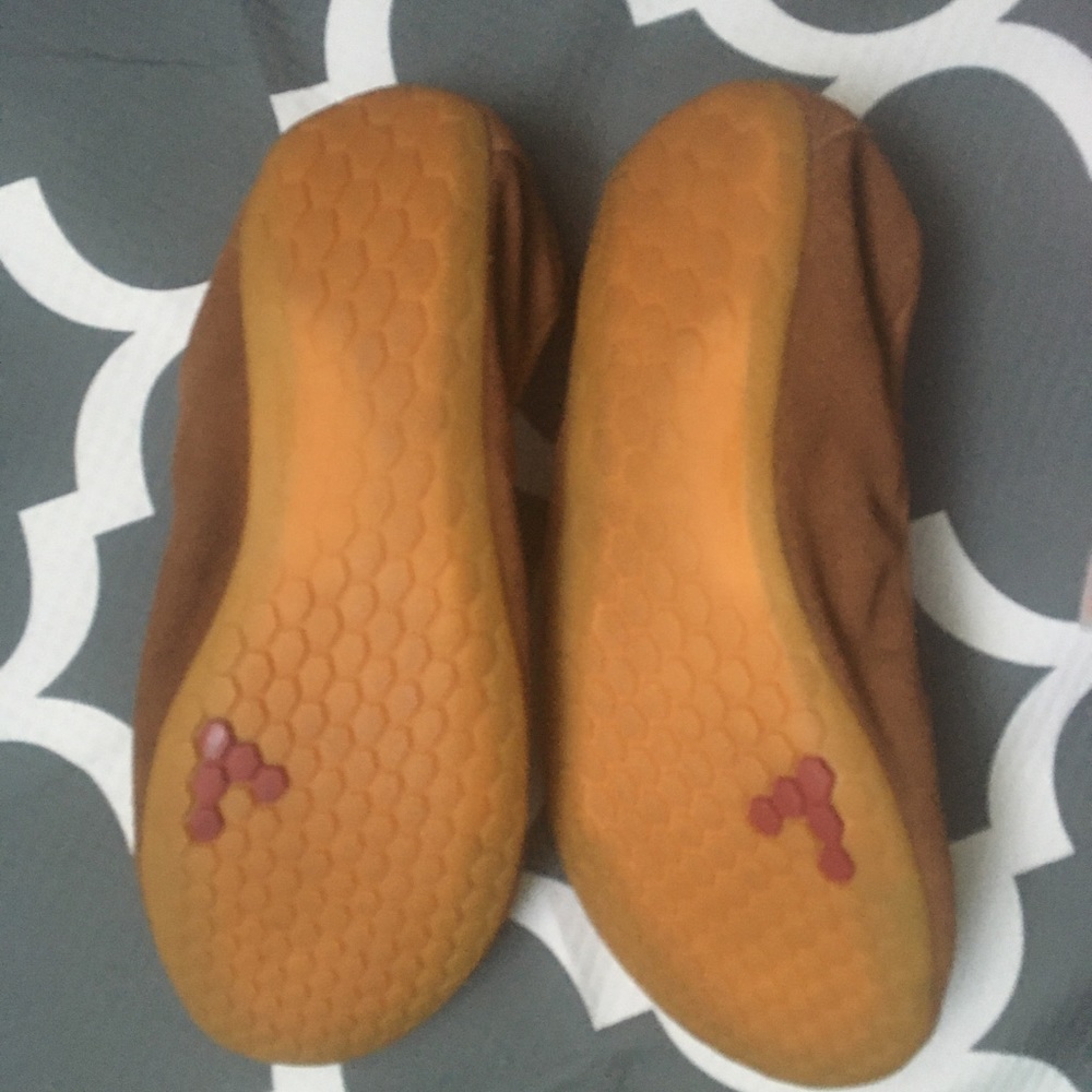Like-new vivo barefoot tan suede ballet flats